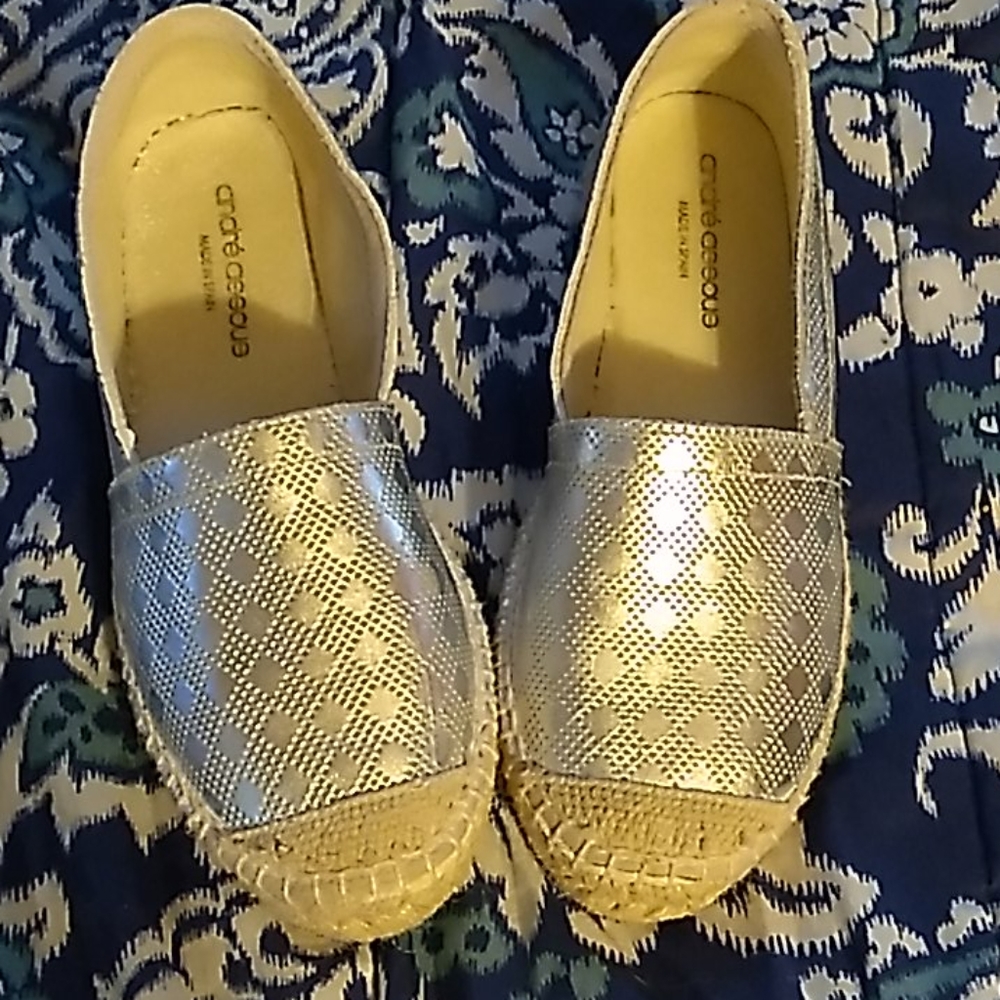 NWOB André Assous Silver Espadrilles Made In Spain - Picture 1 of 8